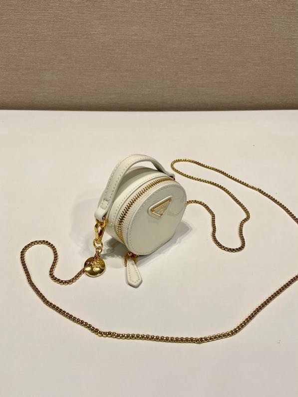 Круглая сумка из лакированной кожи 8 см фото 6