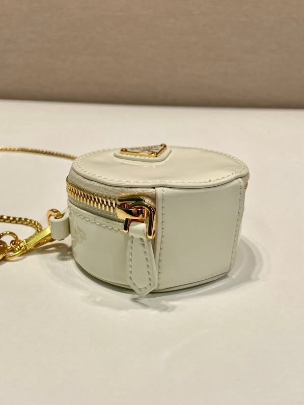 Круглая сумка из лакированной кожи 8 см фото 7