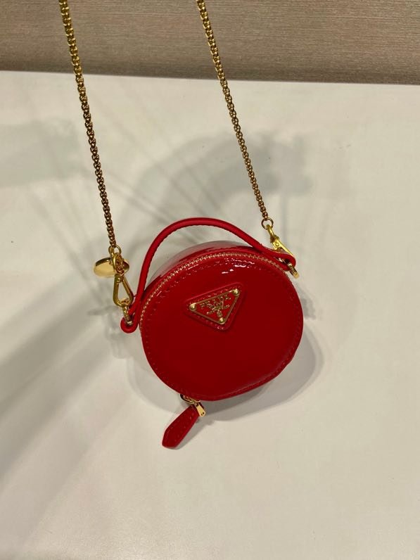 Круглая сумка из лакированной кожи 8 см фото 7