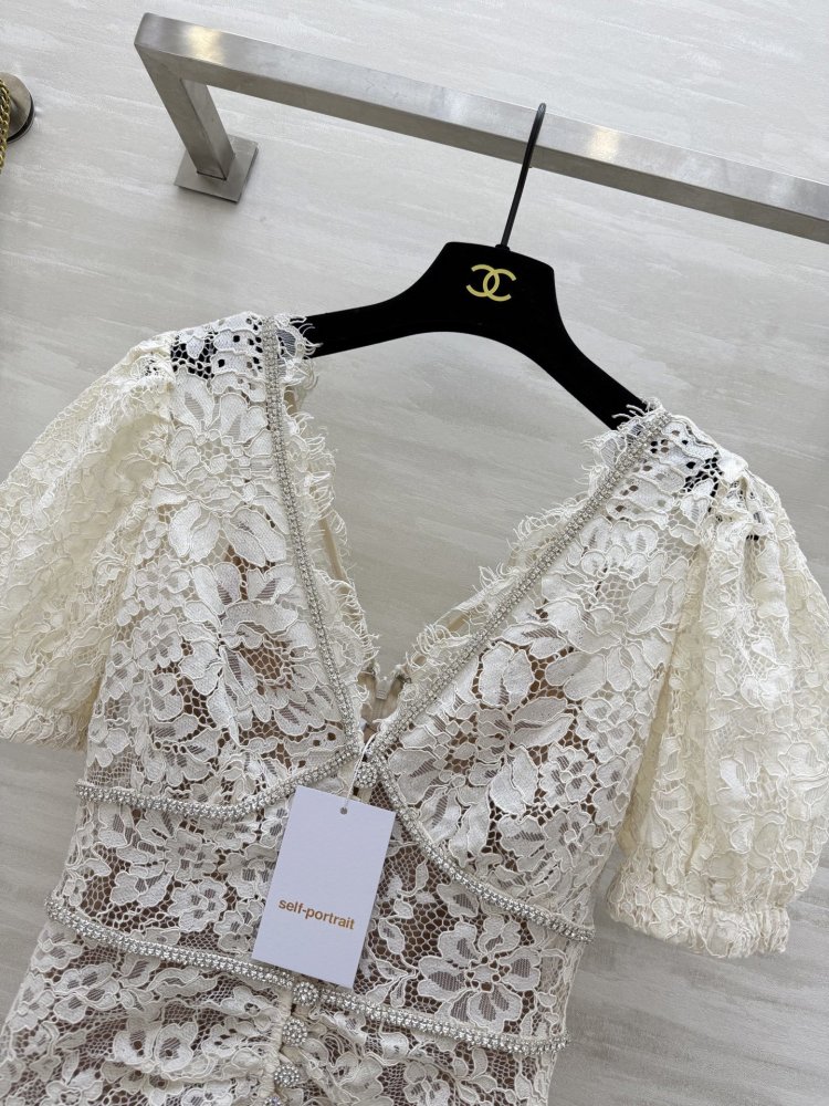 Кружевное платье с рукавами буфами фото 2