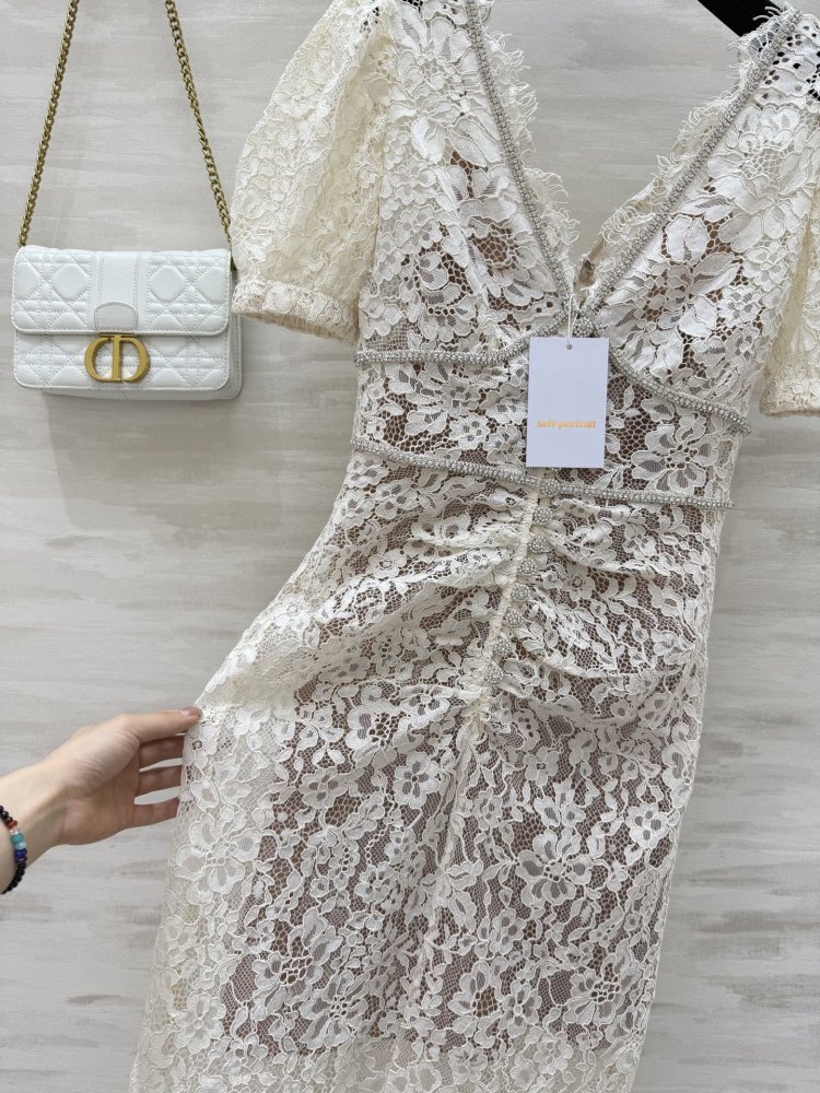 Кружевное платье с рукавами буфами фото 6