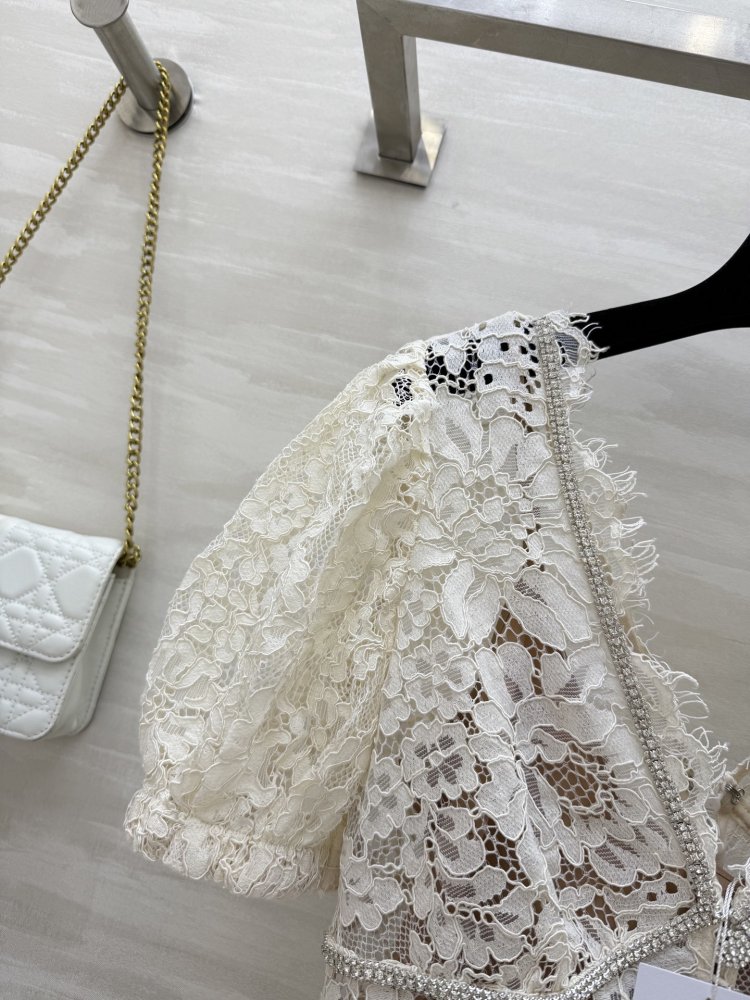 Кружевное платье с рукавами буфами фото 9