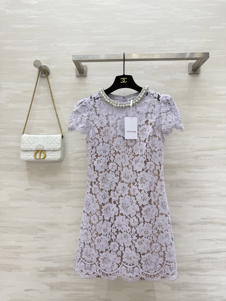 Кружевное платье в романтическом фиолетовом стиле