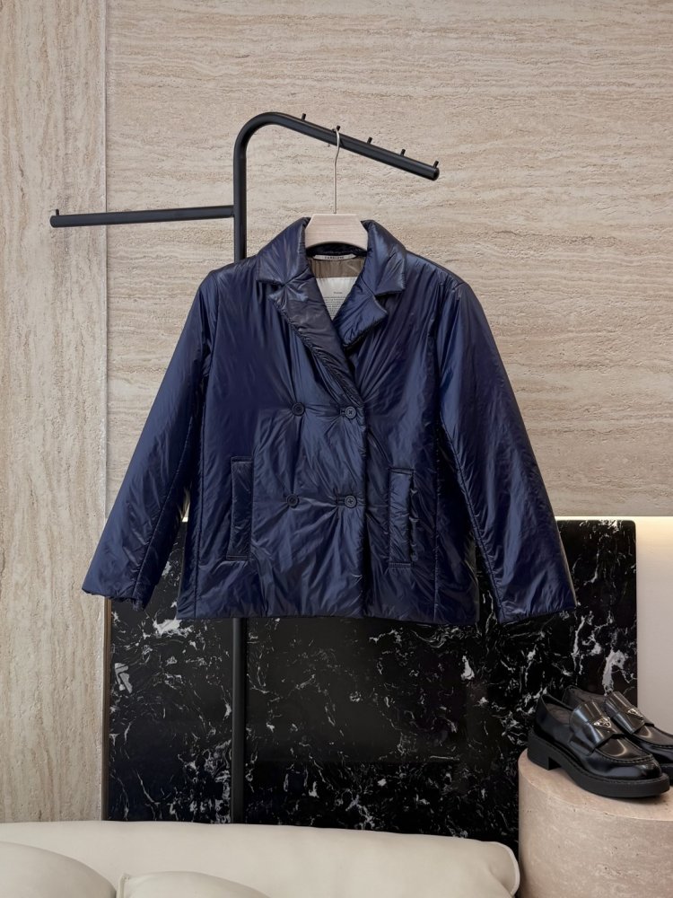 Jacket of camel wool