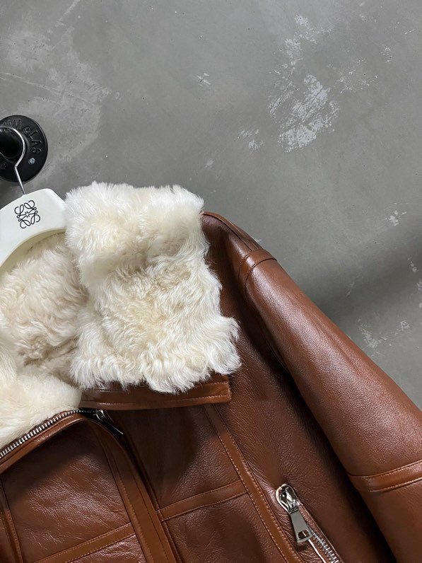 Jacket leather women's on fur фото 2