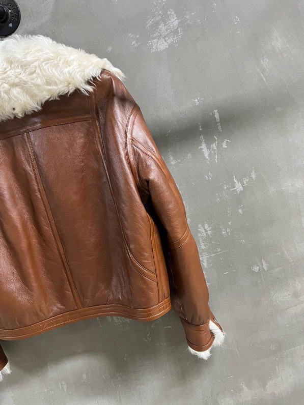 Jacket leather women's on fur фото 4