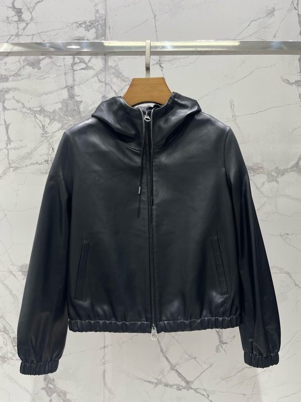 Куртка шкіряна жіноча