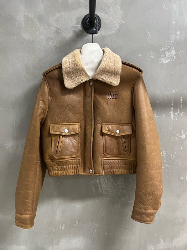 Куртка шкіряна жіноча