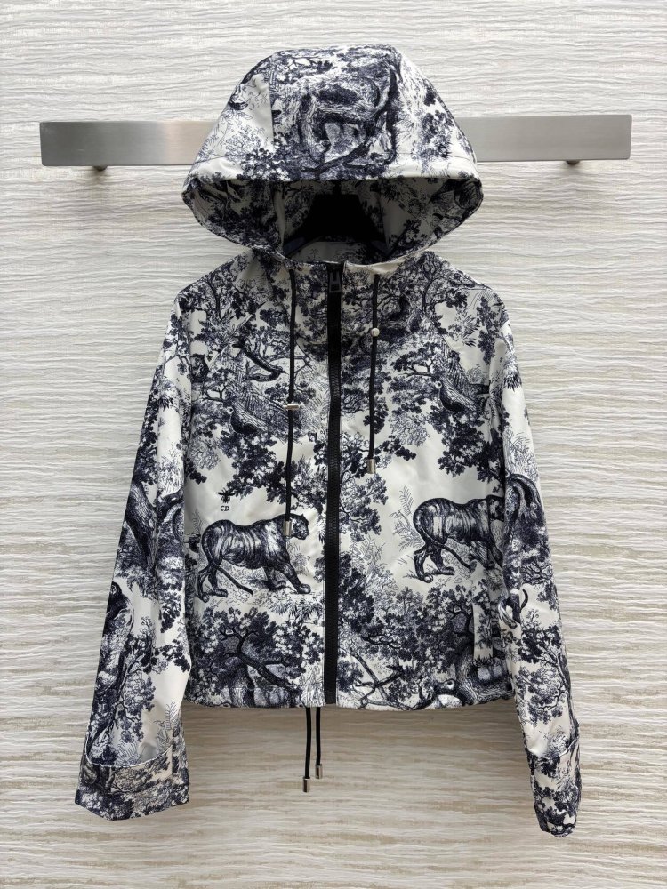 Jacket on lightning from hood women's