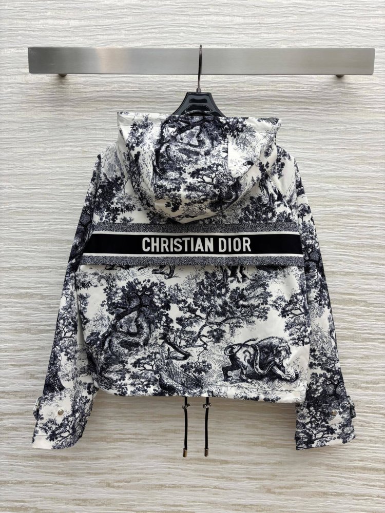 Jacket on lightning from hood women's фото 8