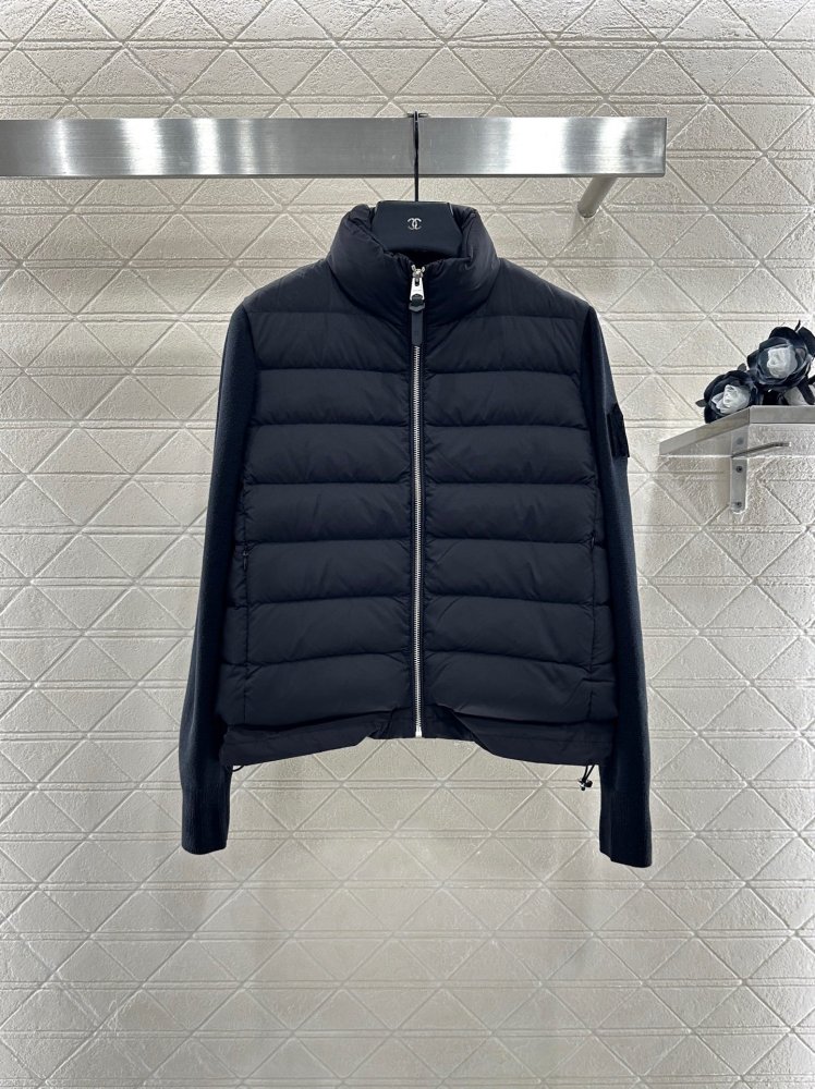 Куртка на пуху с трикотажными рукавами женская