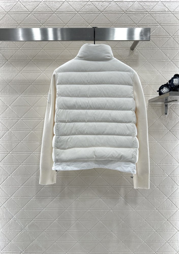 Куртка на пуху с трикотажными рукавами женская фото 2