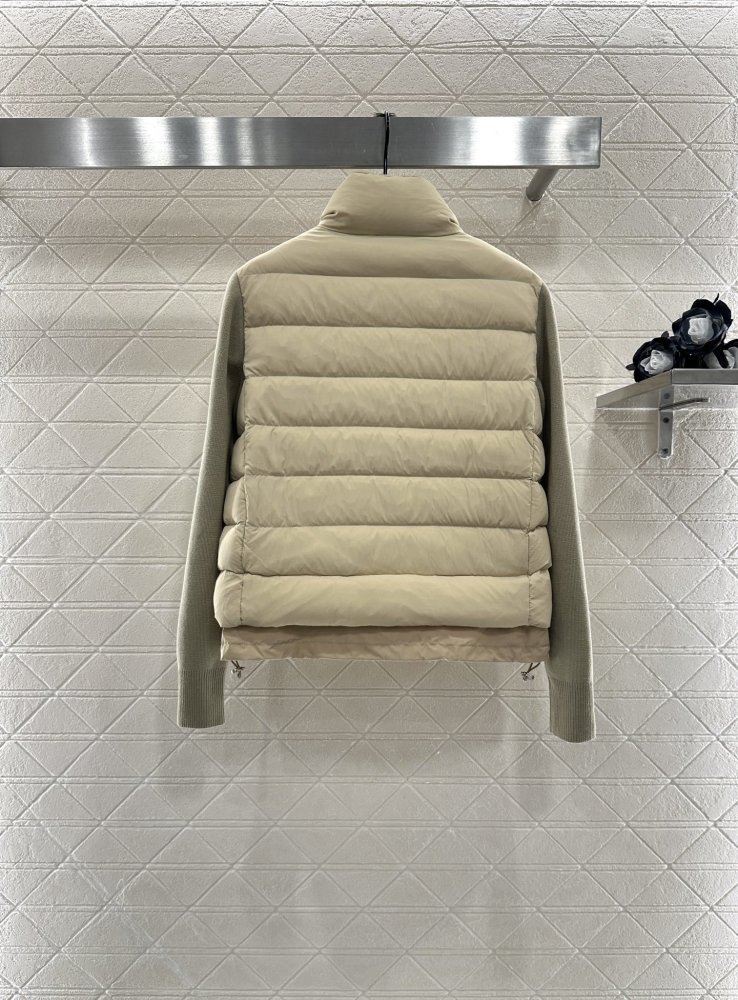 Куртка на пуху с трикотажными рукавами женская фото 2