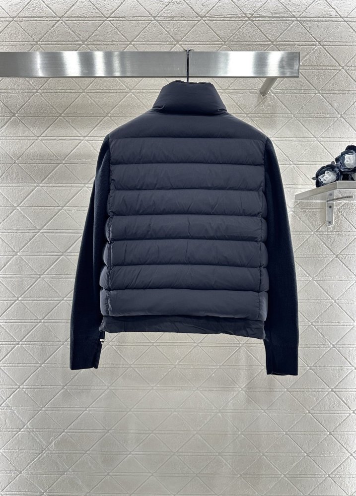 Куртка на пуху с трикотажными рукавами женская фото 2