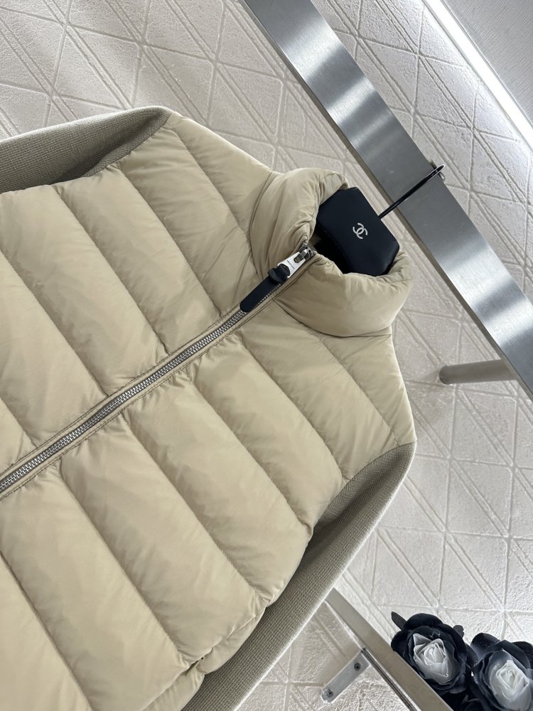 Куртка на пуху с трикотажными рукавами женская фото 3