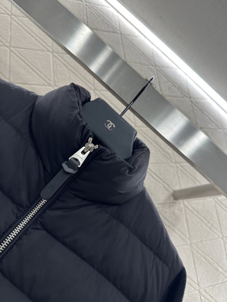 Куртка на пуху с трикотажными рукавами женская фото 3