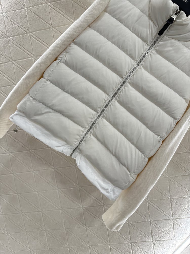 Куртка на пуху с трикотажными рукавами женская фото 4