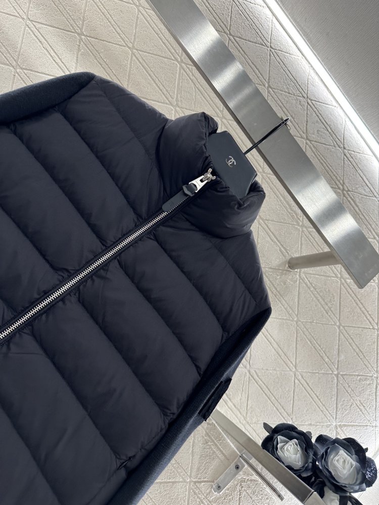 Куртка на пуху с трикотажными рукавами женская фото 4