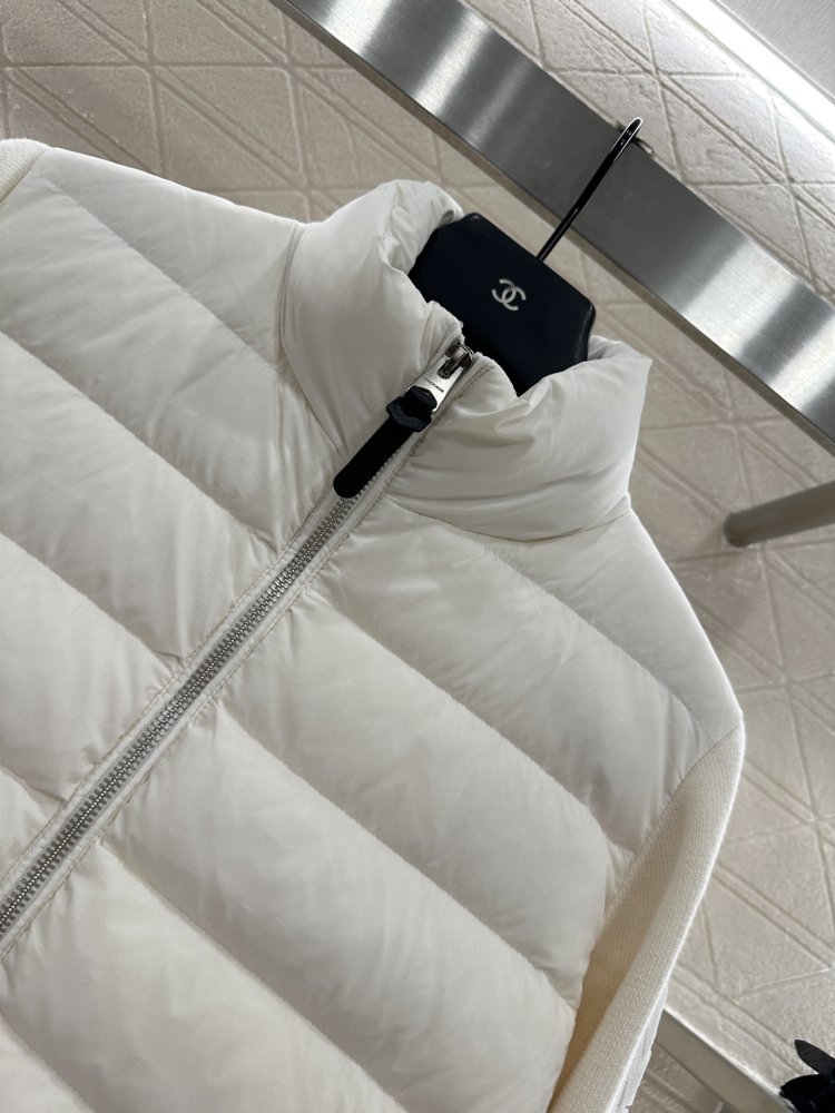 Куртка на пуху с трикотажными рукавами женская фото 5