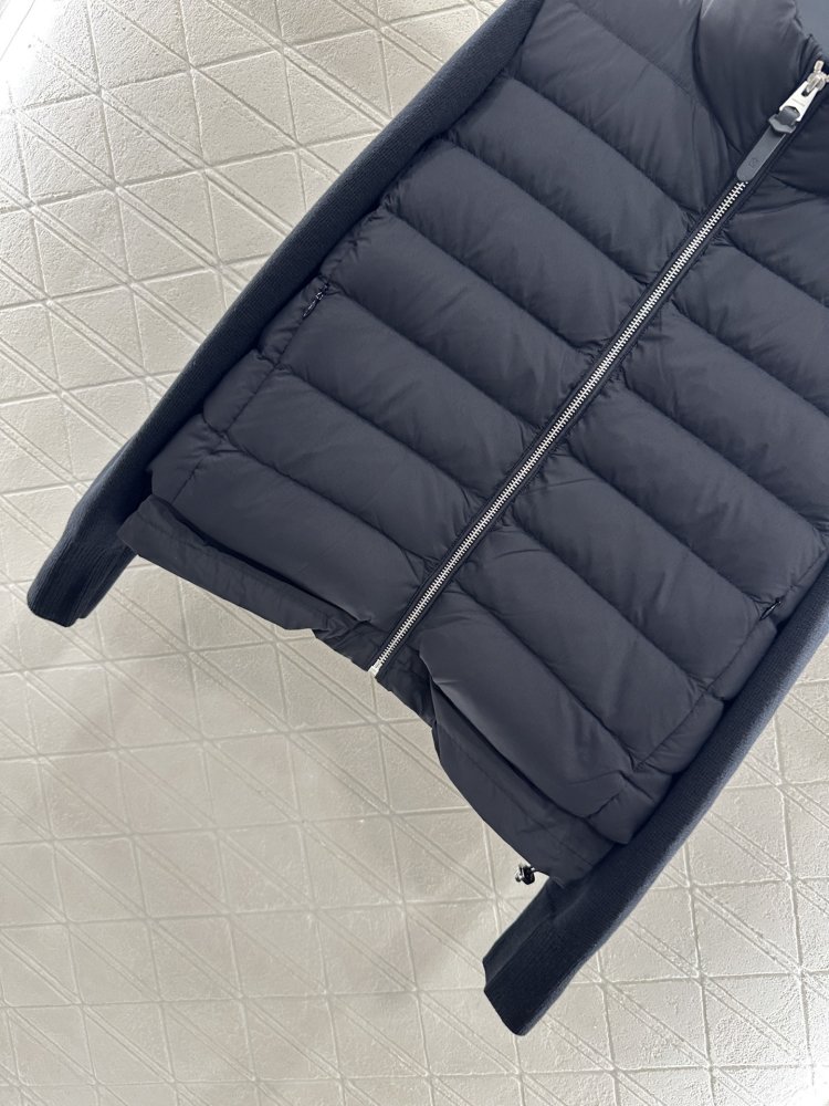 Куртка на пуху с трикотажными рукавами женская фото 5