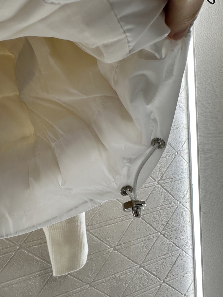 Куртка на пуху с трикотажными рукавами женская фото 7