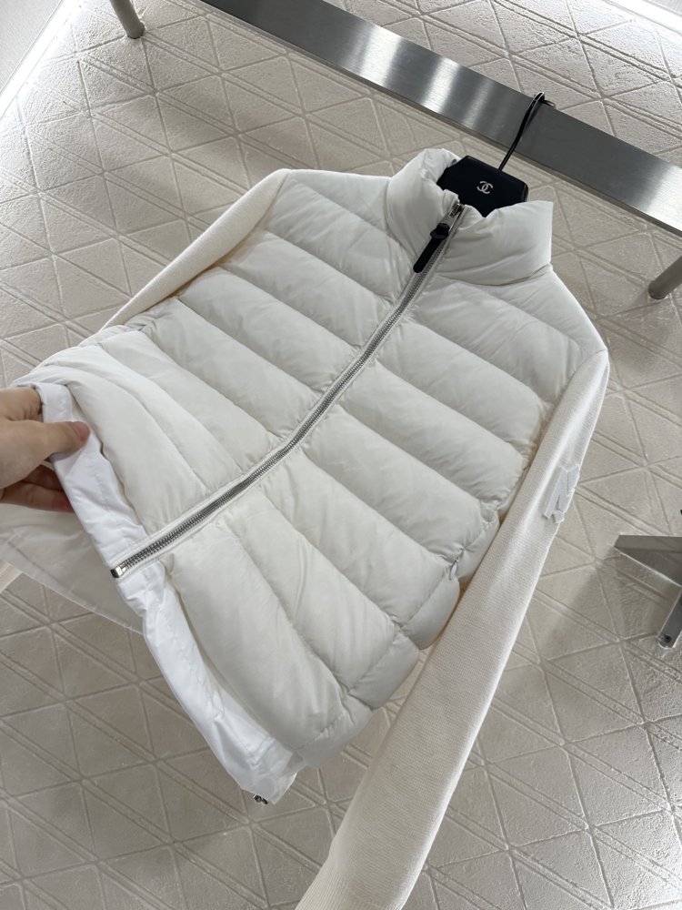 Куртка на пуху с трикотажными рукавами женская фото 8