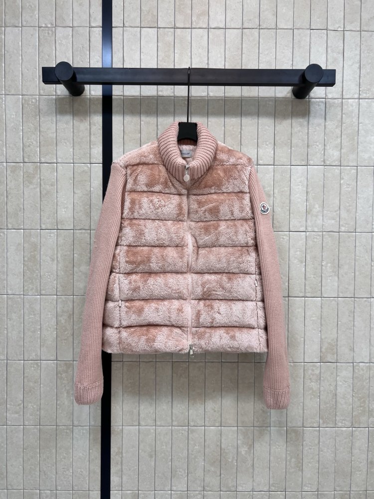 Куртка на пуху с вязаными рукавами