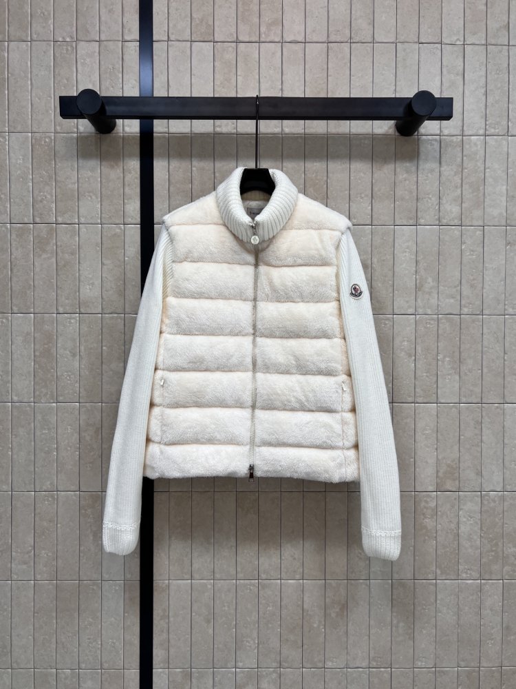 Куртка на пуху с вязаными рукавами