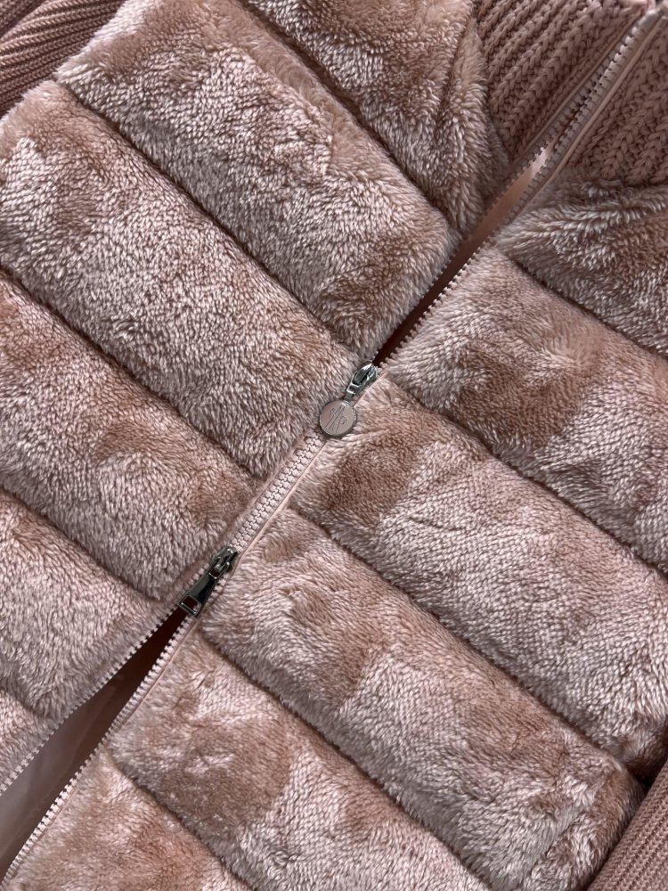 Куртка на пуху с вязаными рукавами фото 3