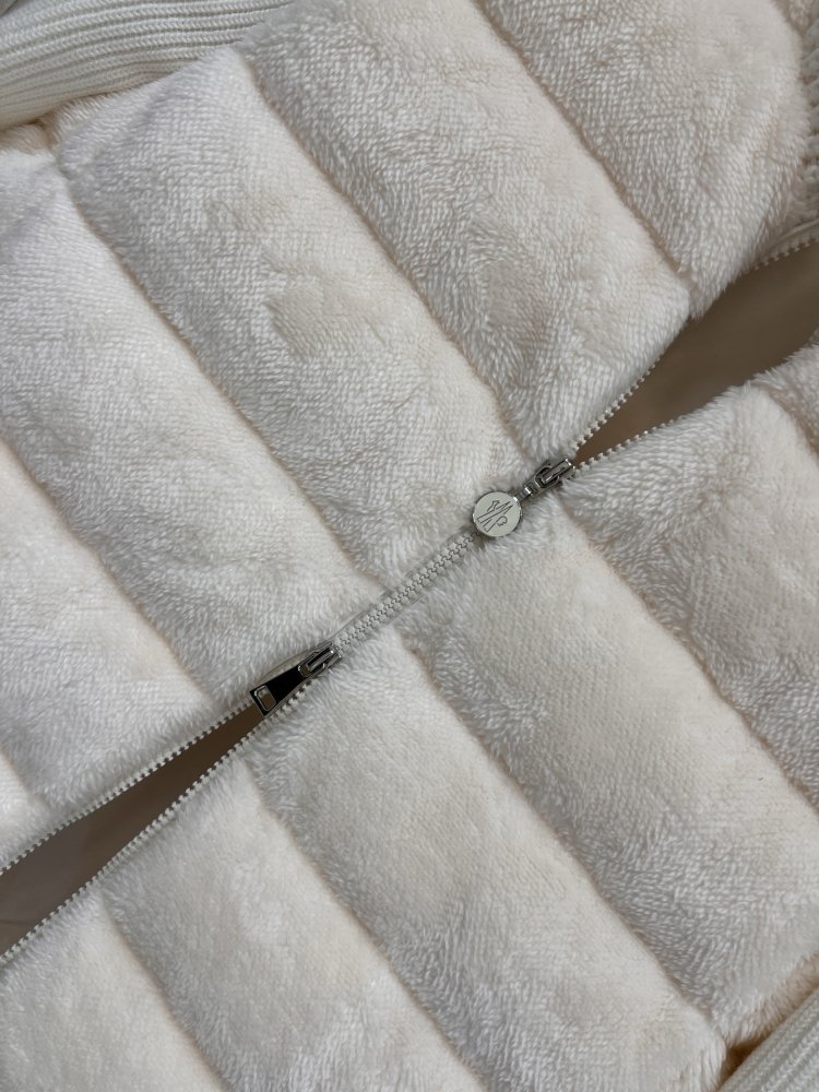 Куртка на пуху с вязаными рукавами фото 3