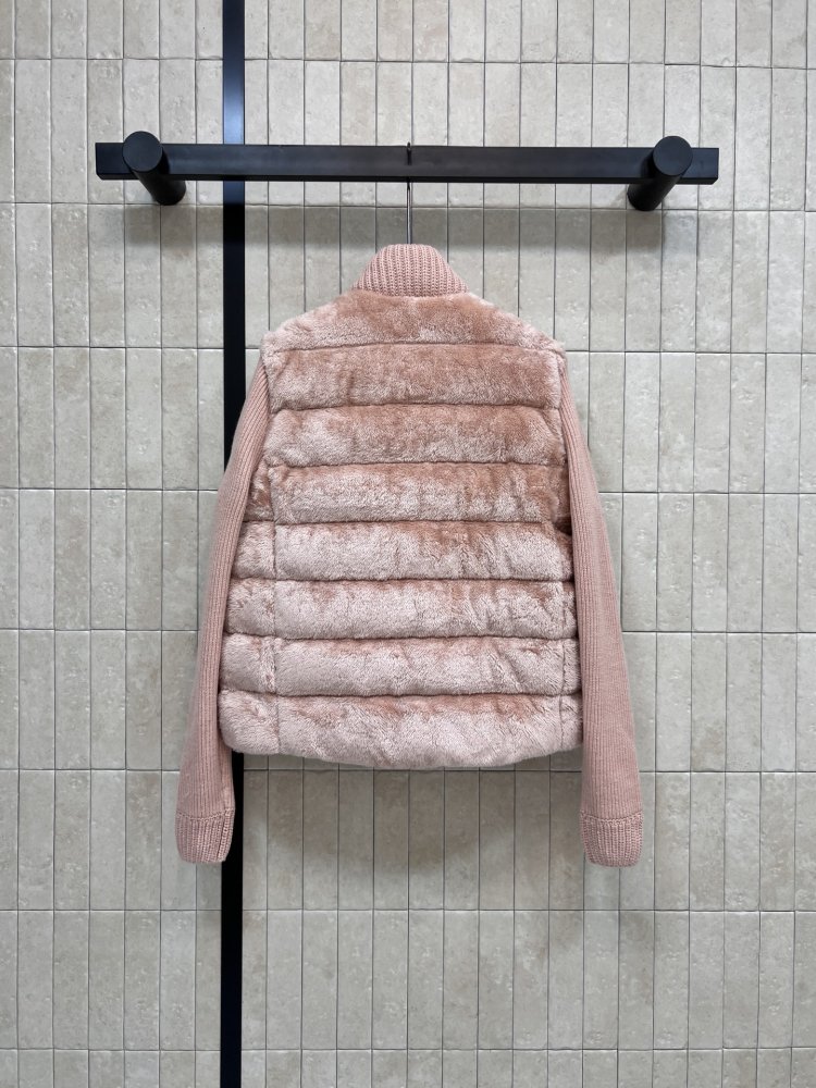 Куртка на пуху с вязаными рукавами фото 7