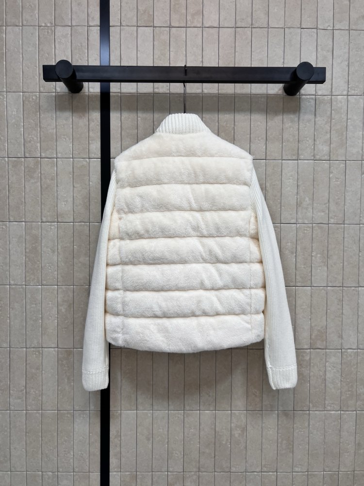 Куртка на пуху с вязаными рукавами фото 7