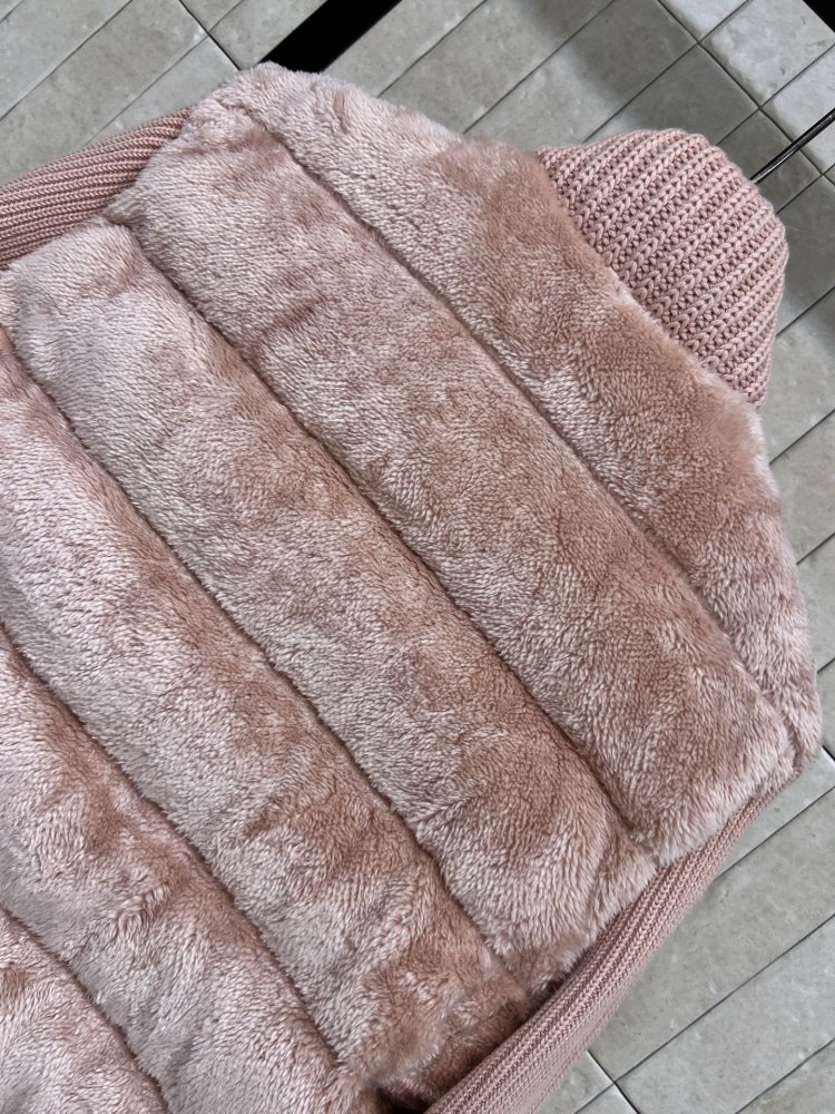 Куртка на пуху с вязаными рукавами фото 8