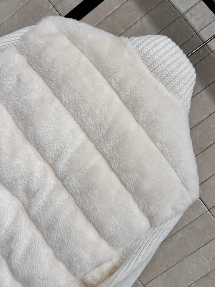 Куртка на пуху с вязаными рукавами фото 8