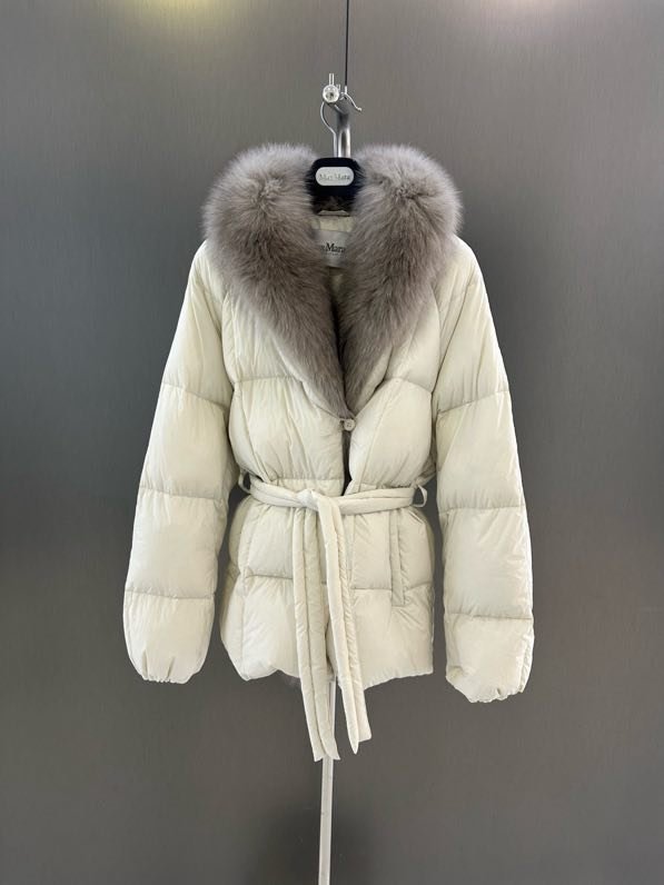 Куртка на пуху з коміром з лисячого хутра