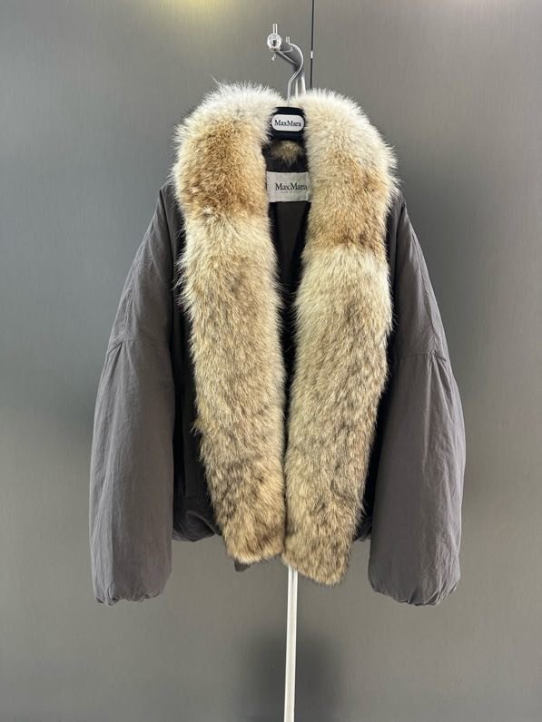 Куртка на пуху с воротником из лисьего меха