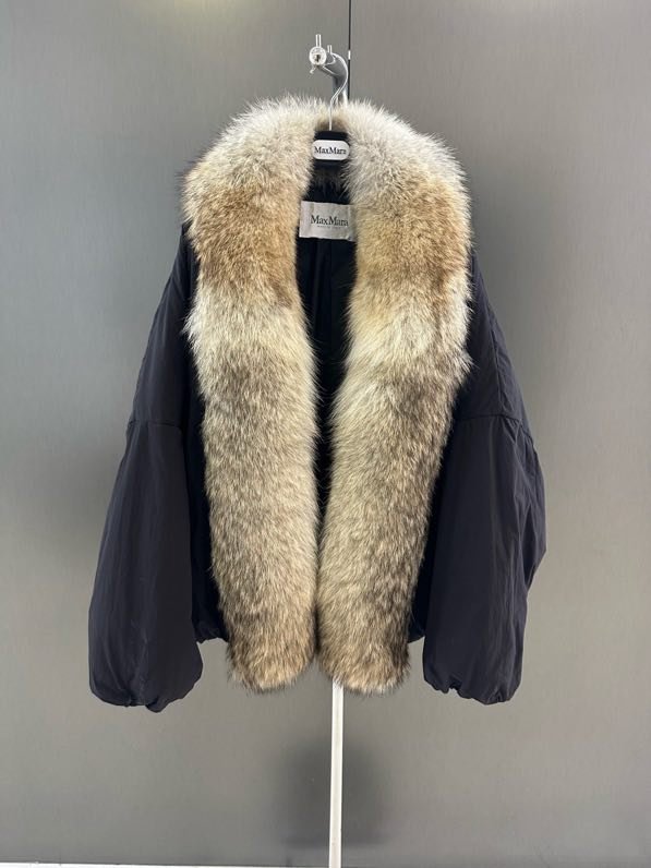 Куртка на пуху с воротником из лисьего меха