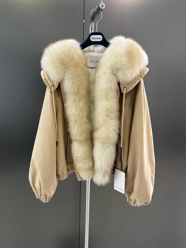 Куртка на пуху с воротником из лисьего меха