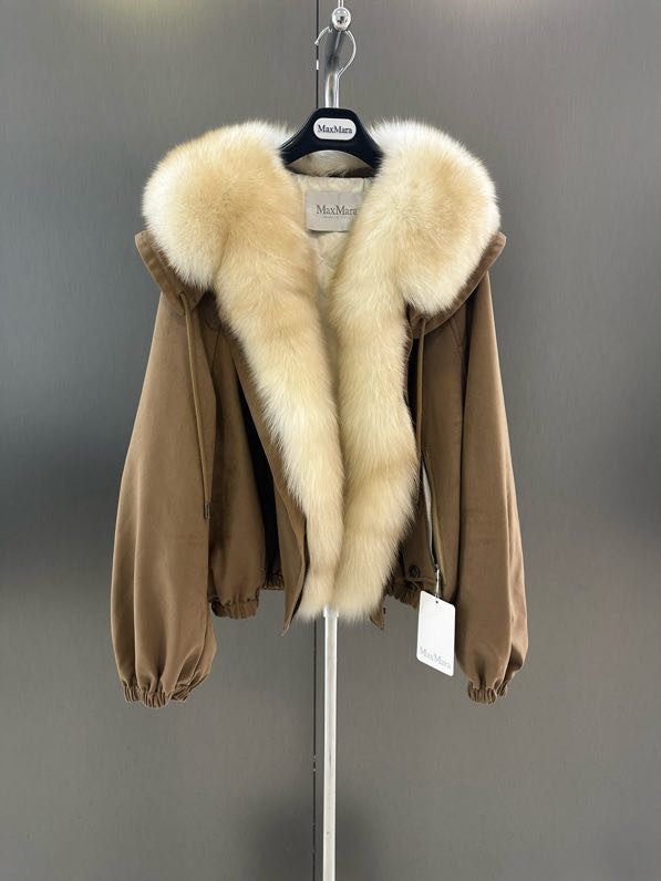 Куртка на пуху с воротником из лисьего меха