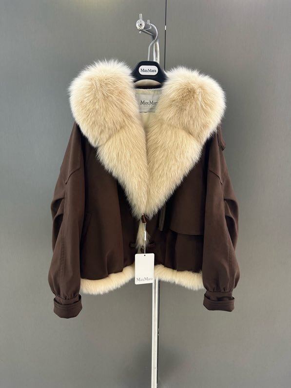 Куртка на пуху с воротником из лисьего меха