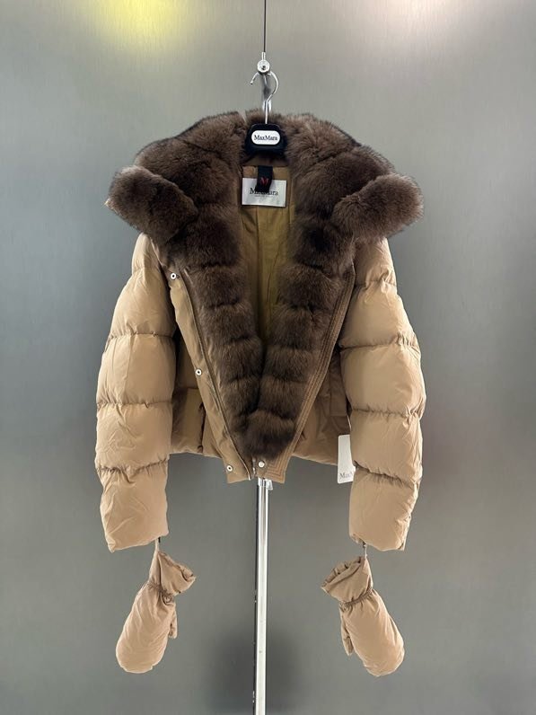 Куртка на пуху с воротником из лисьего меха