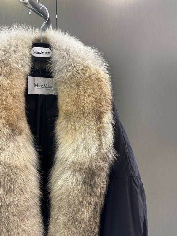 Куртка на пуху с воротником из лисьего меха фото 2