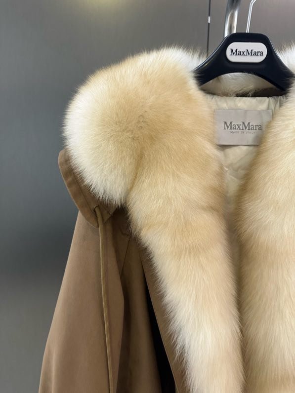 Куртка на пуху с воротником из лисьего меха фото 2