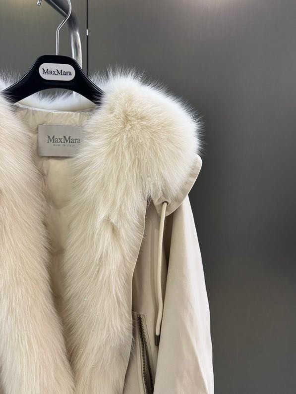 Куртка на пуху с воротником из лисьего меха фото 2