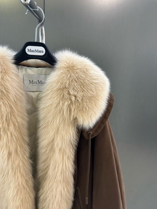 Куртка на пуху с воротником из лисьего меха фото 2