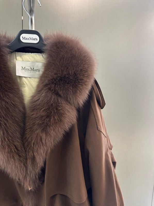 Куртка на пуху с воротником из лисьего меха фото 2