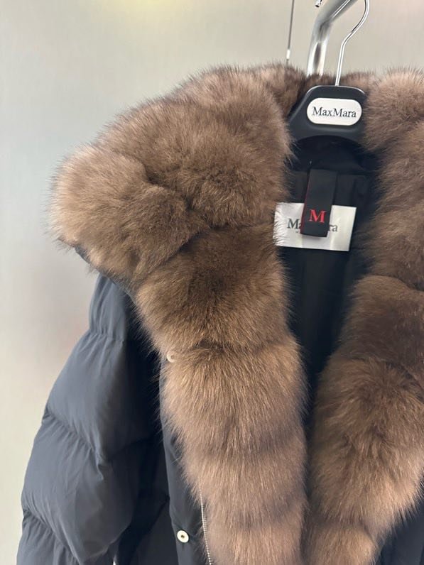 Куртка на пуху с воротником из лисьего меха фото 2