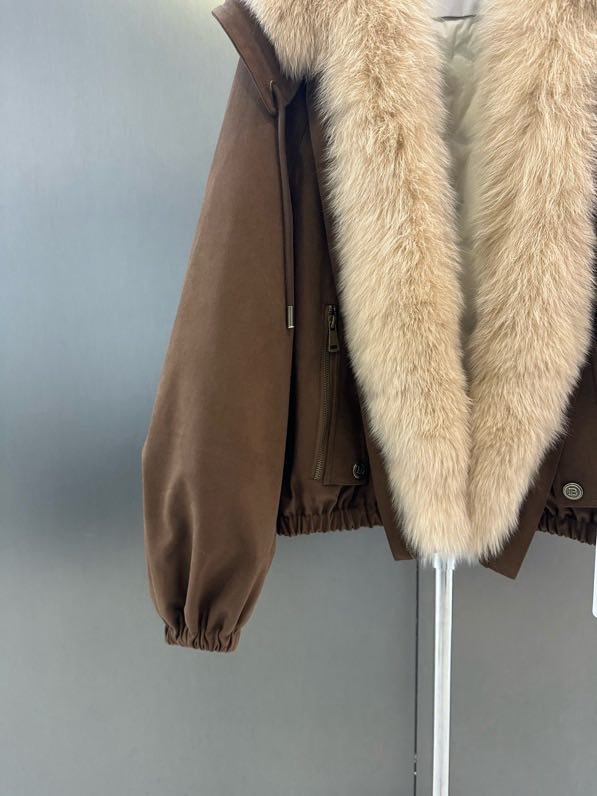 Куртка на пуху с воротником из лисьего меха фото 3