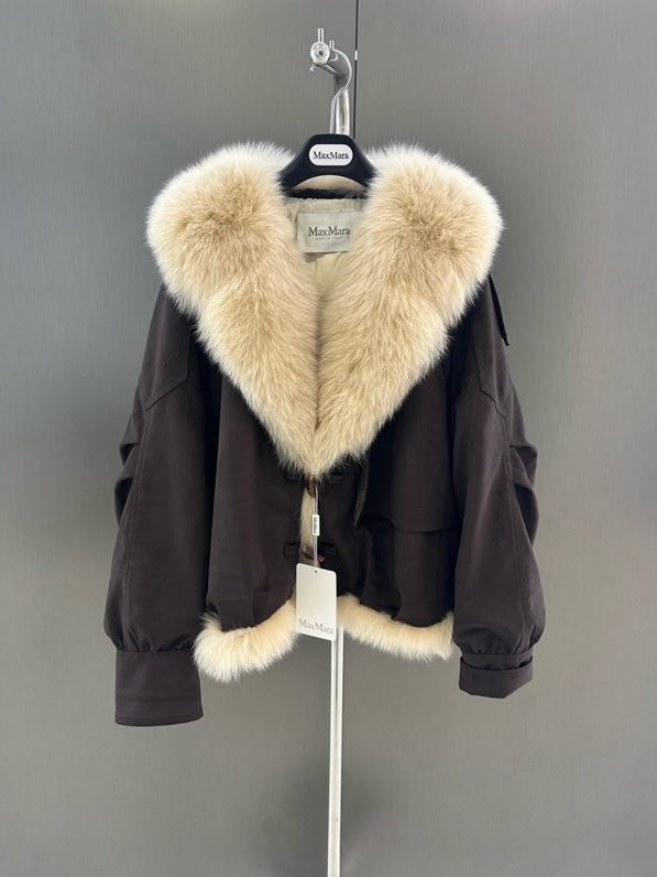 Куртка на пуху с воротником из лисьего меха фото 3