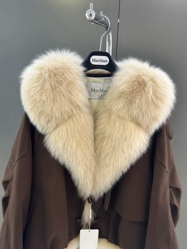 Куртка на пуху с воротником из лисьего меха фото 3